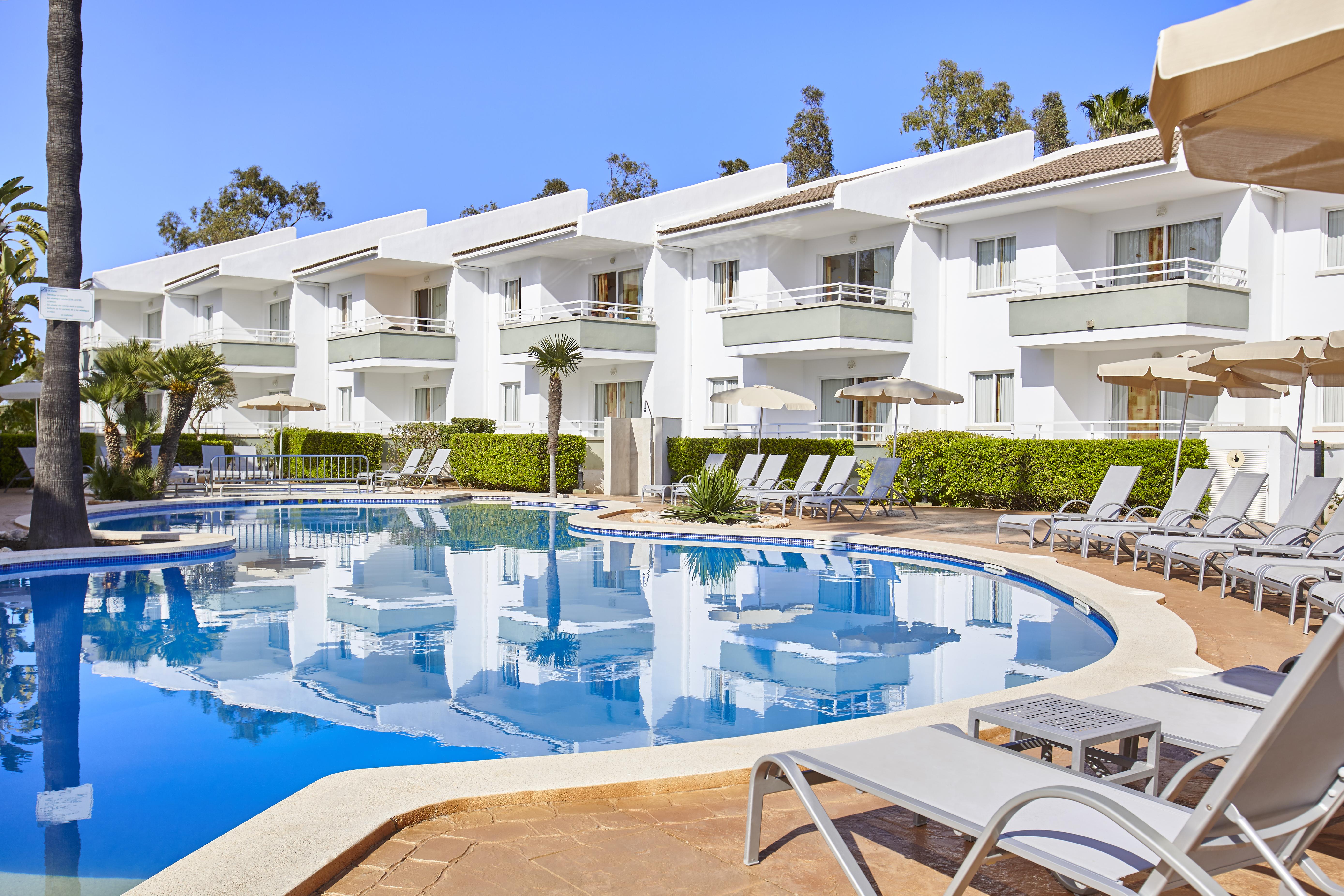 Universal Aparthotel Elisa Playa de Muro  Extérieur photo
