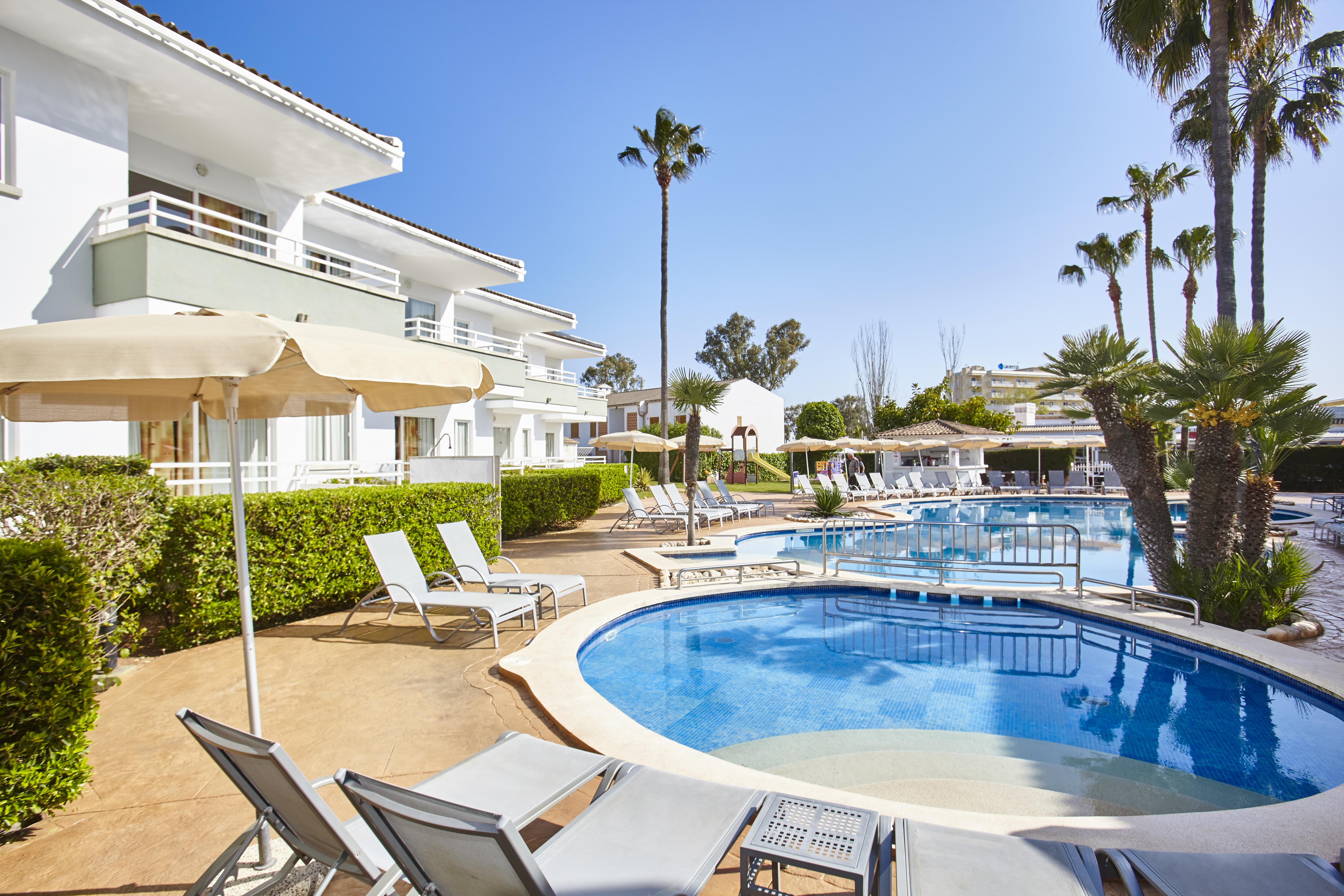 Universal Aparthotel Elisa Playa de Muro  Extérieur photo